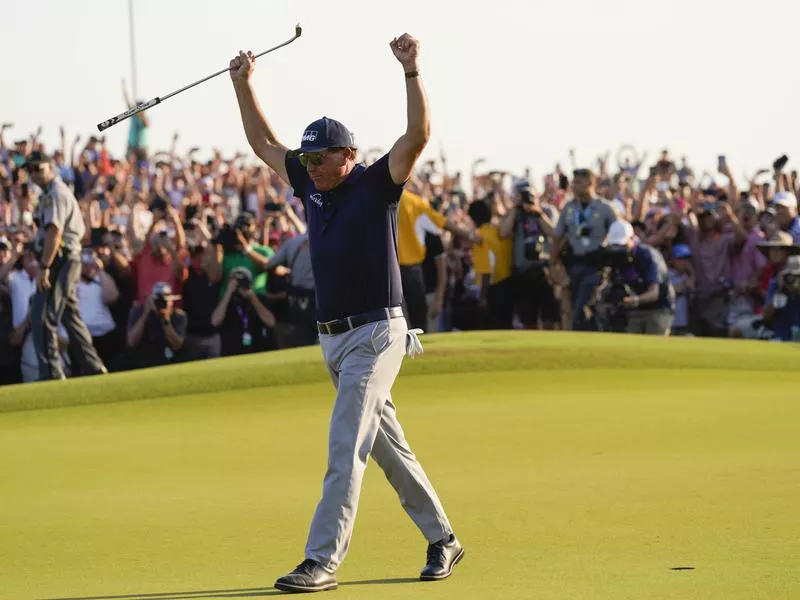 Phil Mickelson celebrates