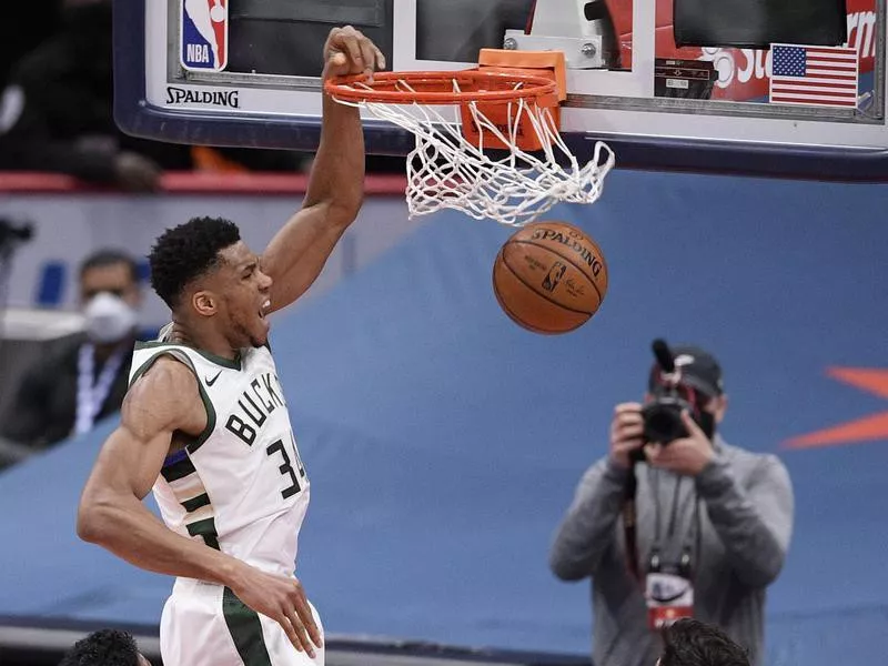 Milwaukee Bucks Giannis Antetokounmpo dunks