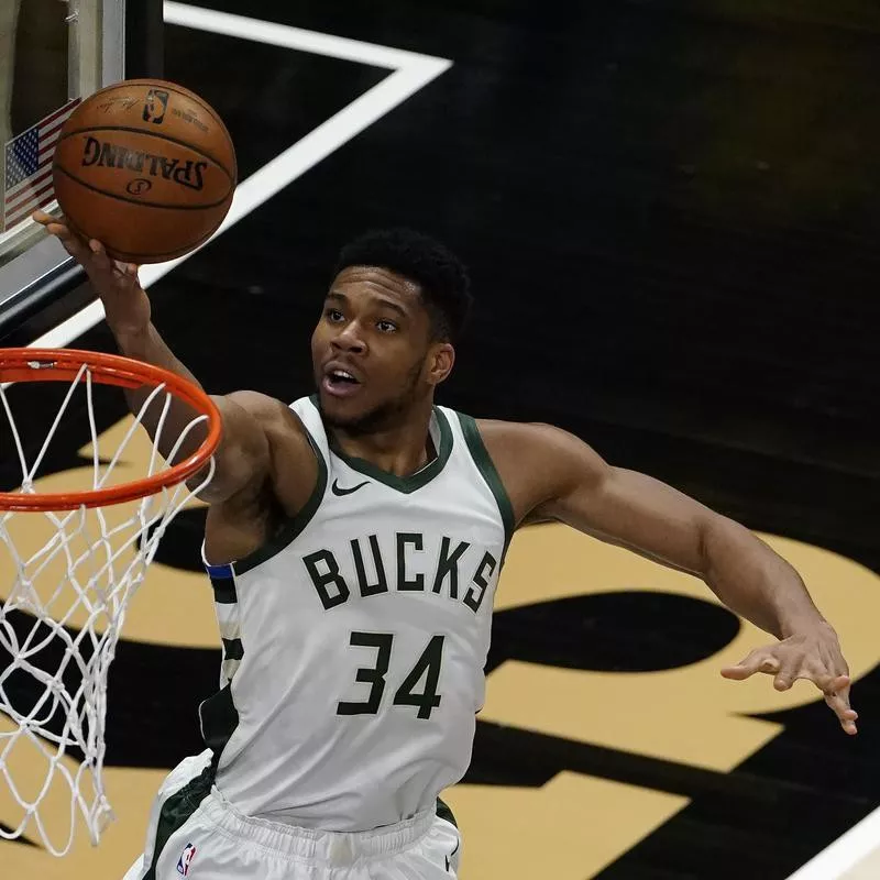 Milwaukee Bucks Giannis Antetokounmpo scores